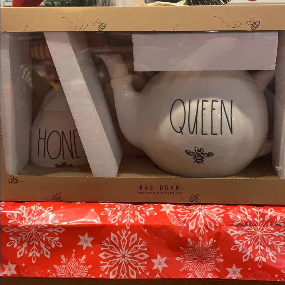 New Rae Dunn set.